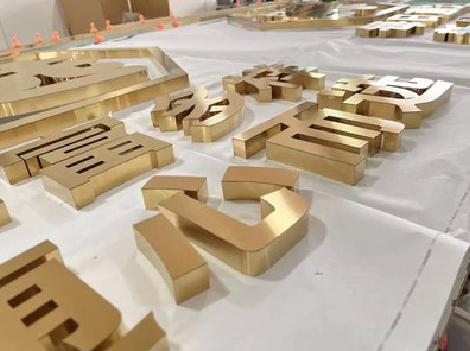 上高拉丝不锈钢字的特点。