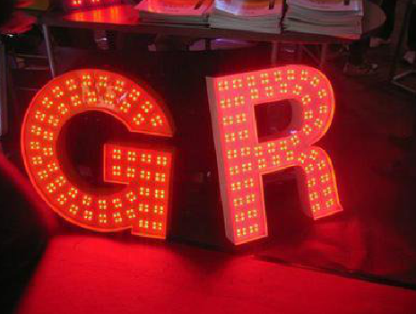 上高LED发光字常见的安装误区。