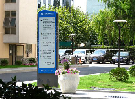 上高哪些因素影响宣传栏的制作？